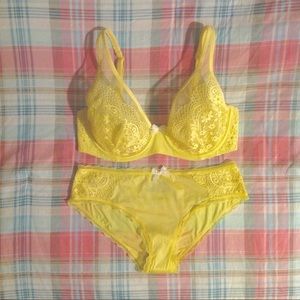 NWOT VS 34DD Yellow Lace Unlined Bra & M Panty Set